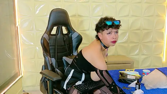 lunabustygirl online show from March 5, 12:06 am