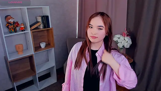 BetseyLaszlo online show from November 18, 7:35 am