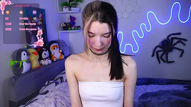 Snapshot of Emmie_shy chatting on May 8, 8:58 pm Emmie shy online show from May 8, 8:58 pm