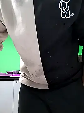 Snapshot of platone09 chatting on November 14, 1:43 pm platone09 online show from November 14, 1:43 pm