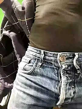 Snapshot of platone09 chatting on November 21, 2:05 pm platone09 online show from November 21, 2:05 pm