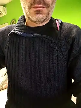 Snapshot of platone09 chatting on December 16, 1:49 pm platone09 online show from December 16, 1:49 pm