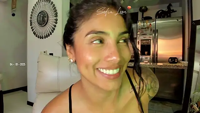 Snapshot of sofiasexhot chatting on January 5, 3:34 pm sofiasexhot online show from January 5, 3:34 pm