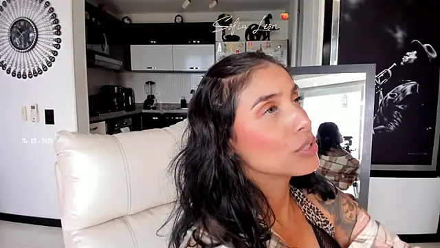 Snapshot of sofiasexhot chatting on March 11, 6:52 pm sofiasexhot online show from March 11, 6:52 pm