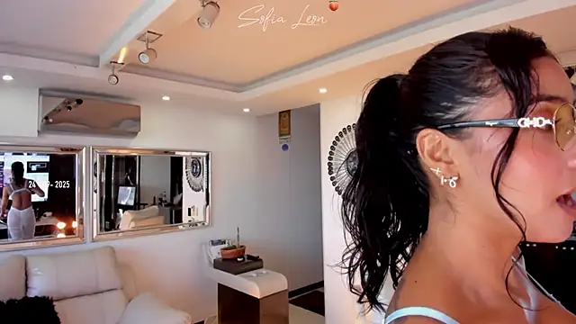 Snapshot of sofiasexhot chatting on September 24, 1:03 pm sofiasexhot online show from September 24, 1:03 pm
