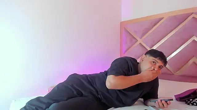 myke and mia online show from December 3, 2:15 pm