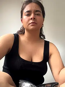 HANNAHBAKER00 online show from November 15, 8:16 pm