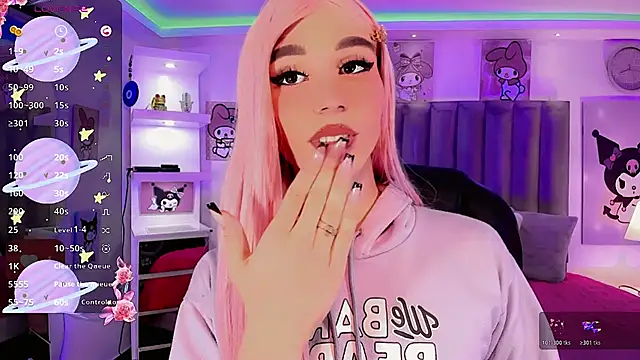 dearAlanaxxx online show from January 6, 8:45 pm