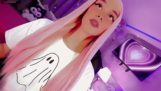 dearAlanaxxx online show from March 5, 9:11 pm