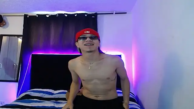 Snapshot of Anyelo_hot1111 chatting on November 15, 12:23 pm Anyelo hot1111 online show from November 15, 12:23 pm