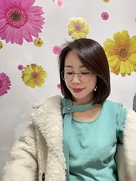 xiaoling2358 online show from December 15, 7:23 am