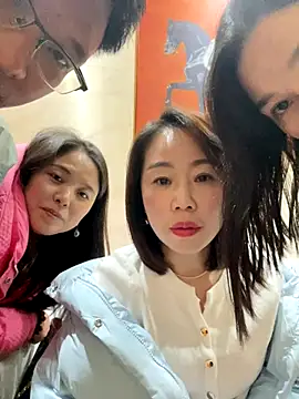 xiaoling2358 online show from December 19, 1:18 pm