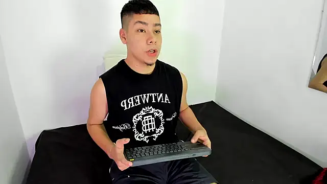 Lucastorrez01 online show from March 17, 12:26 am