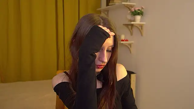 AliceWallflower online show from February 18, 9:55 pm