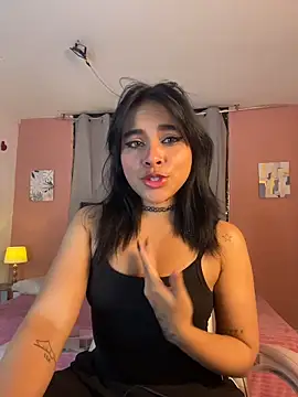 Snapshot of Sophie_wyld chatting on November 17, 11:21 pm Sophie wyld online show from November 17, 11:21 pm