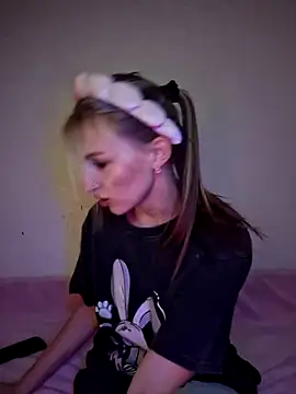 carolinakis  online show from November 18, 8:13 pm