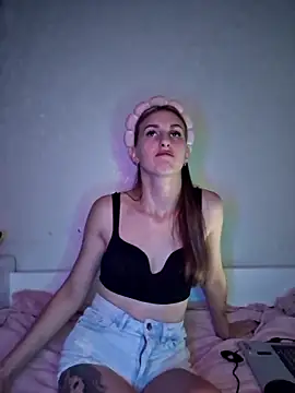 carolinakis  online show from November 21, 8:40 pm