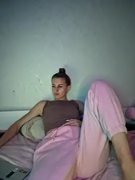 carolinakis  online show from December 16, 8:25 pm