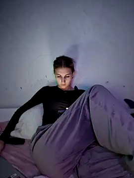 carolinakis  online show from March 4, 6:03 pm