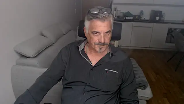 Buidapest online show from January 8, 2:36 am