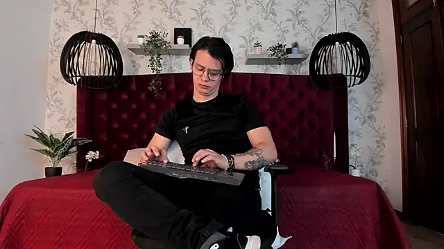 Brandon starkk online show from February 6, 11:57 am