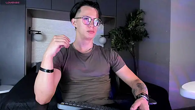 Brandon starkk online show from February 19, 11:39 am