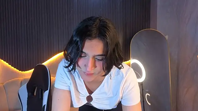 zoe tp online show from February 25, 7:45 pm