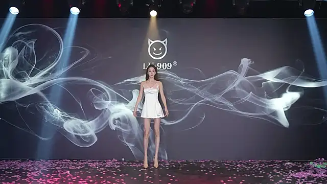 LU-909 online show from November 24, 8:14 am