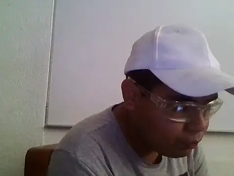 Snapshot of Zombiemuerto chatting on November 17, 8:47 pm Zombiemuerto online show from November 17, 8:47 pm