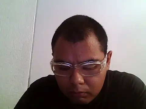 Snapshot of Zombiemuerto chatting on November 18, 9:41 pm Zombiemuerto online show from November 18, 9:41 pm