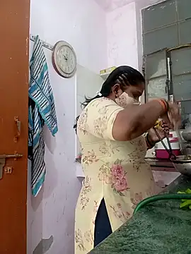 CUTE-LOVE-SWEETS online show from April 11, 3:16 pm