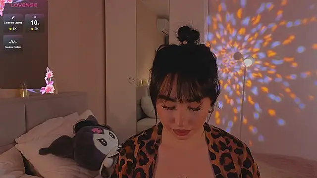 Lia May online show from November 25, 2:11 am