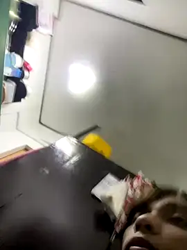 Snapshot of crempieeeee chatting on November 17, 3:07 pm crempieeeee online show from November 17, 3:07 pm