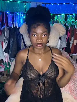 Snapshot of DoitwMia chatting on December 20, 11:23 pm DoitwMia online show from December 20, 11:23 pm