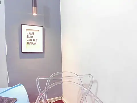 Xelena Kiss online show from November 22, 1:10 pm