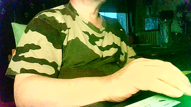 Snapshot of ALBONU73 chatting on November 17, 4:13 pm ALBONU73 online show from November 17, 4:13 pm