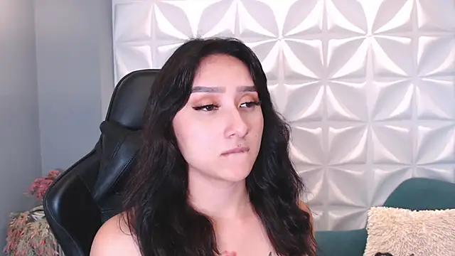 HorneyyQueen online show from November 25, 2:39 pm