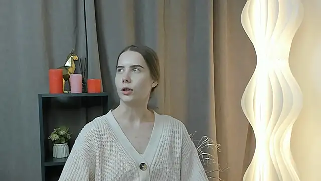 Snapshot of MoonBenne chatting on November 18, 8:30 am MoonBenne online show from November 18, 8:30 am