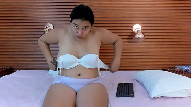 nathaly matheo online show from December 22, 1:19 pm