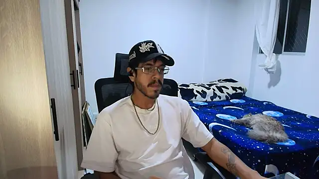 Snapshot of naitt_ chatting on November 26, 4:24 am naitt online show from November 26, 4:24 am