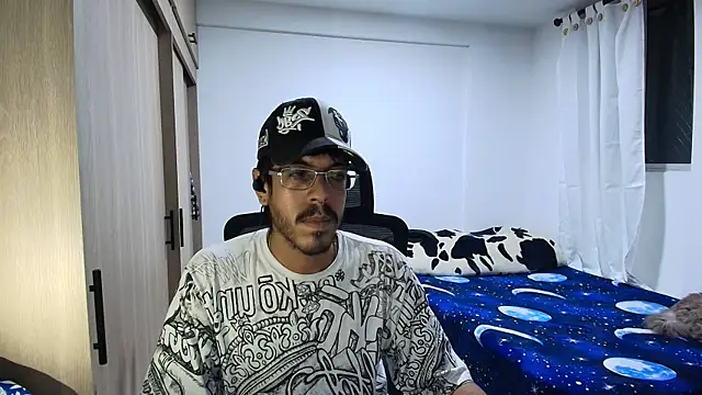 Snapshot of naitt_ chatting on November 28, 1:41 am naitt online show from November 28, 1:41 am