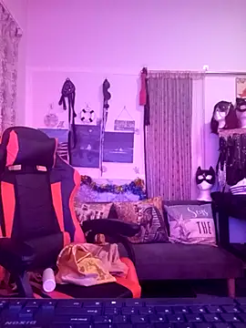 Snapshot of LaReineCleo chatting on January 6, 8:07 am LaReineCleo online show from January 6, 8:07 am