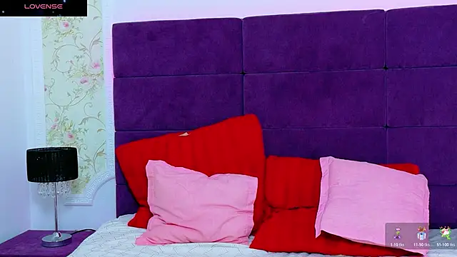 Snapshot of AlissaDrake_ chatting on November 19, 5:18 am AlissaDrake online show from November 19, 5:18 am