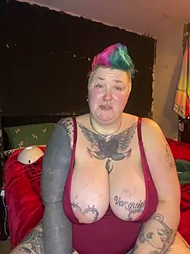 Snapshot of DamagedGoddessX chatting on November 26, 6:20 pm DamagedGoddessX online show from November 26, 6:20 pm