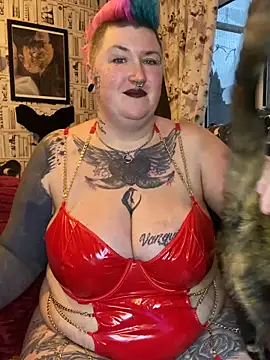 Snapshot of DamagedGoddessX chatting on December 1, 3:39 pm DamagedGoddessX online show from December 1, 3:39 pm