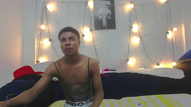 NoahJhonson69 online show from December 15, 7:40 pm