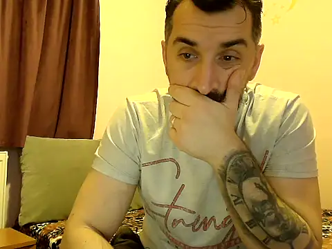 Snapshot of Brianhot8 chatting on November 23, 10:09 pm Brianhot8 online show from November 23, 10:09 pm