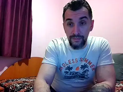 Snapshot of Brianhot8 chatting on November 24, 9:36 pm Brianhot8 online show from November 24, 9:36 pm