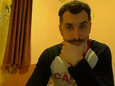 Snapshot of Brianhot8 chatting on December 4, 9:23 pm Brianhot8 online show from December 4, 9:23 pm