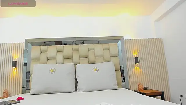 Snapshot of nicolee_jonnes chatting on November 21, 4:00 am nicolee jonnes online show from November 21, 4:00 am